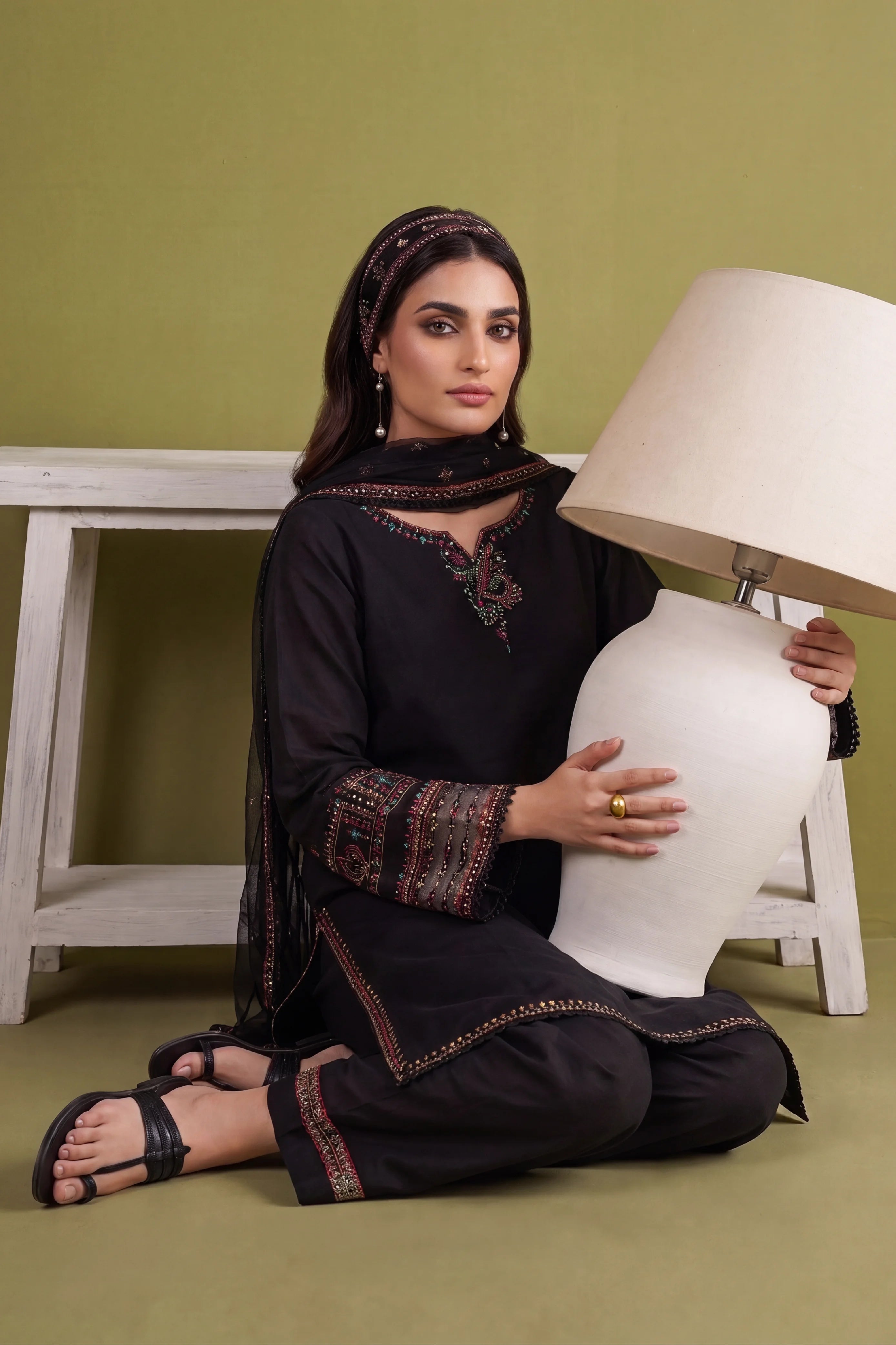 BLACK ZIVA