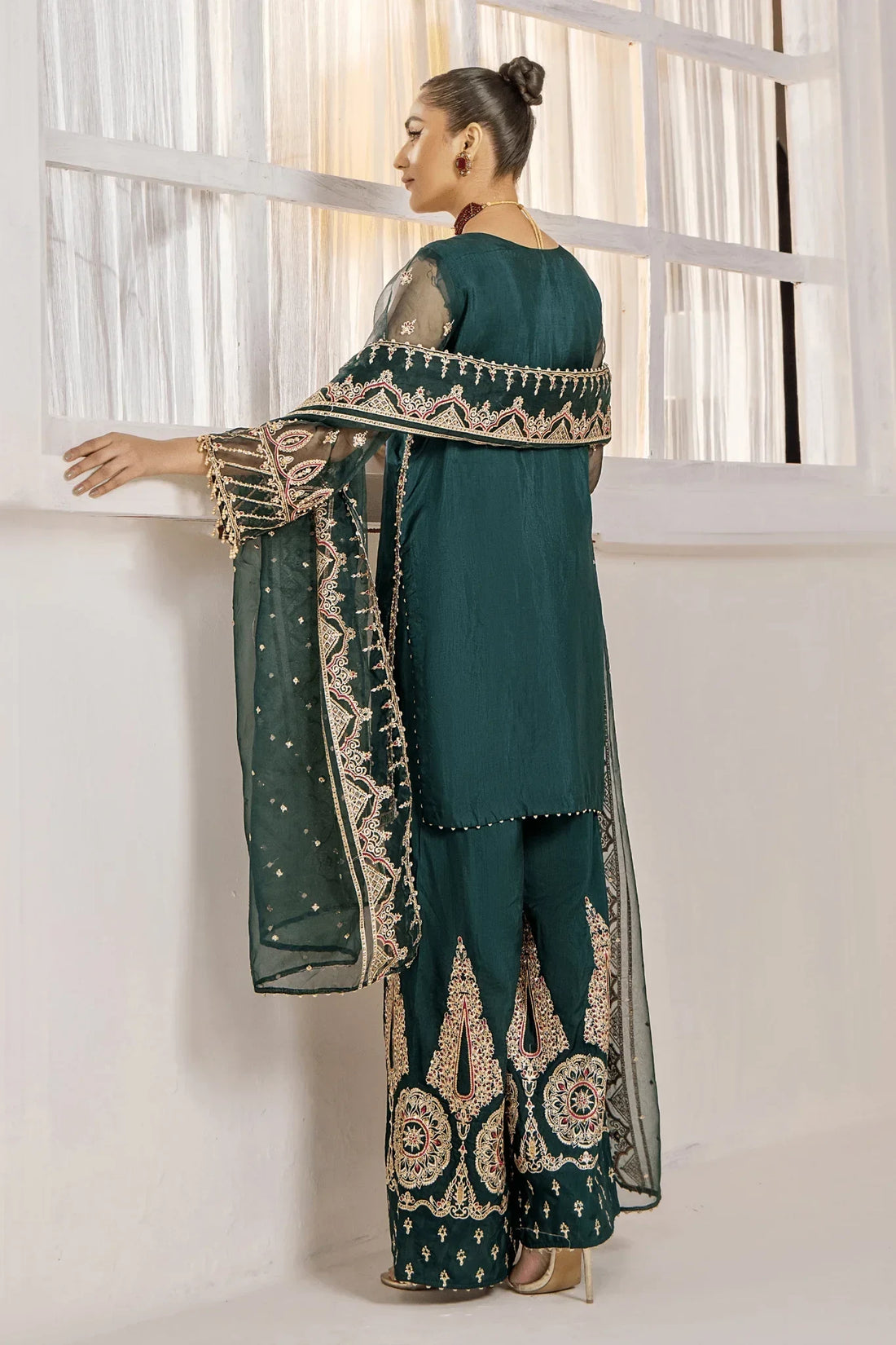 Emerald green embroidered Pakistani suit with sheer dupatta, elegant for formal occasions